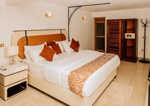 Executive Lakeview Apartment