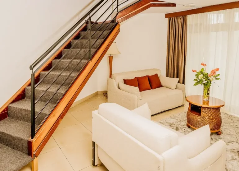 Executive Lakeview Apartment